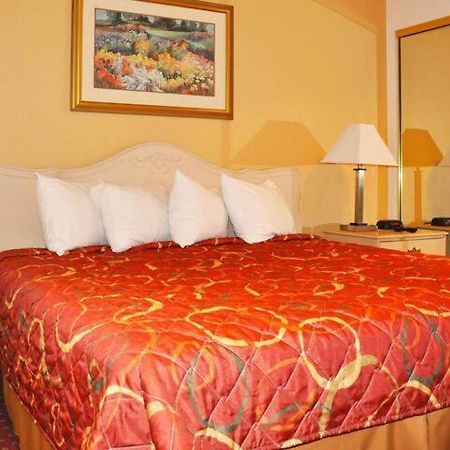 סנדוסקי Avalon Inn מראה חיצוני תמונה